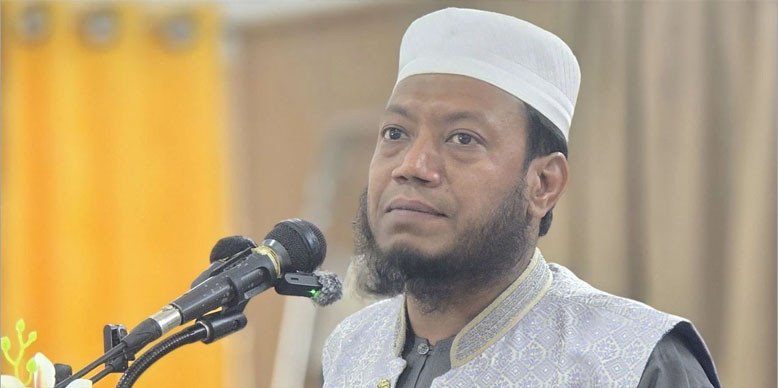 আমির হামজার বিরুদ্ধে ১০০ কোটি টাকার মানহানির মামলা
